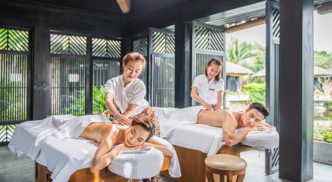 Du khách có thể massage thư giãn tại Vinpearl Resort and Spa Phú Quốc